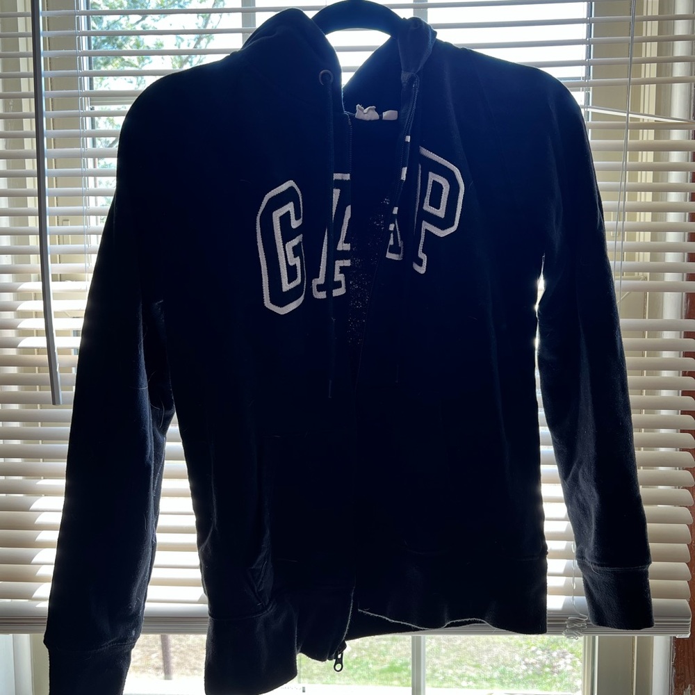 GAP sweatshirt